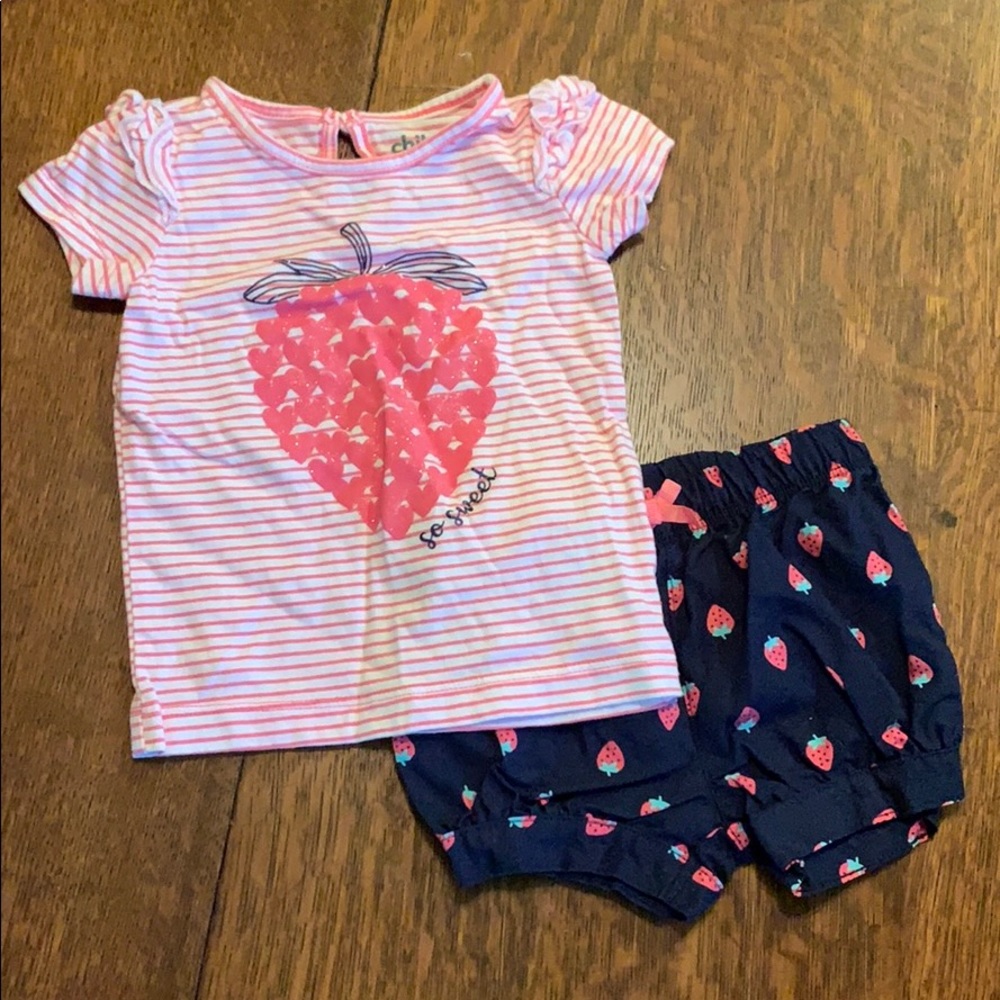 🔵Adorable strawberry short and top!